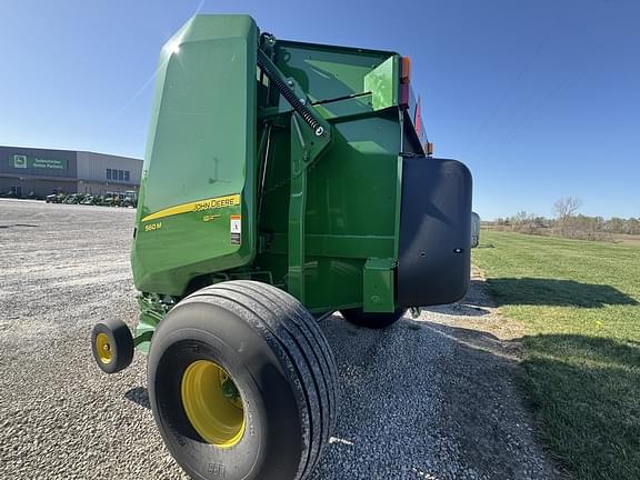 Image of John Deere 560M equipment image 4