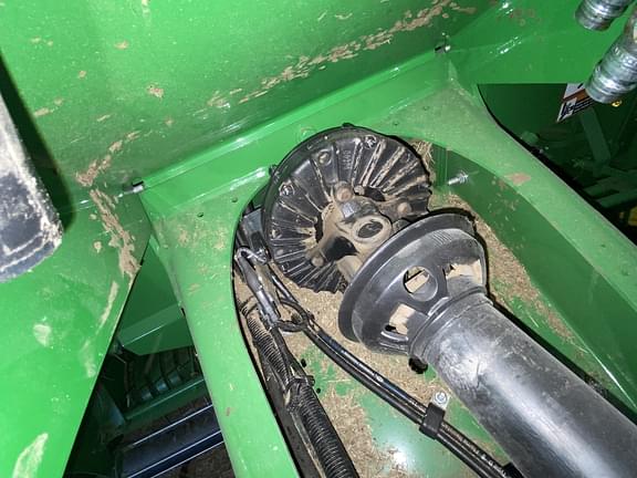 Image of John Deere 560M equipment image 4