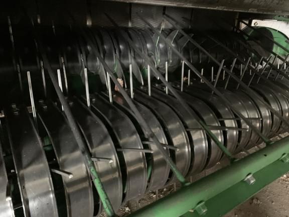 Image of John Deere 560M equipment image 3
