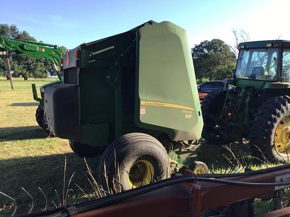 Image of John Deere 560M equipment image 4