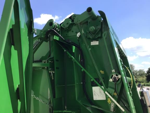 Image of John Deere 560M equipment image 4