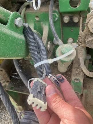 Image of John Deere 560M equipment image 1
