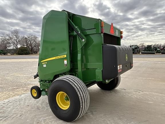 Image of John Deere 560M equipment image 4