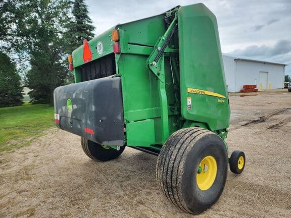 Image of John Deere 560M equipment image 4