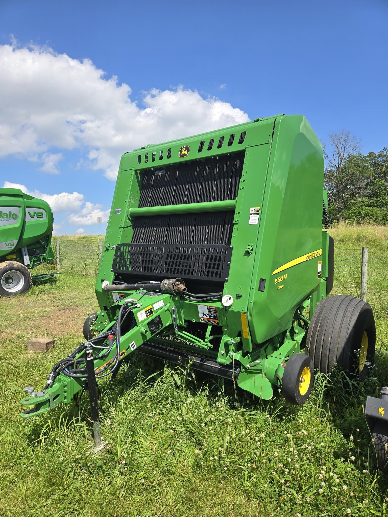 2022 John Deere 560M Silage Equipment Image0