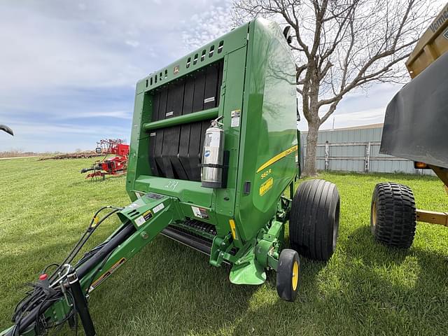 Image of John Deere 560R equipment image 2