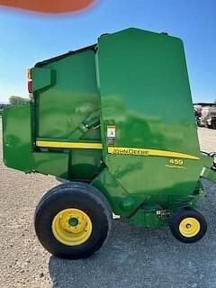 Image of John Deere 560R equipment image 1