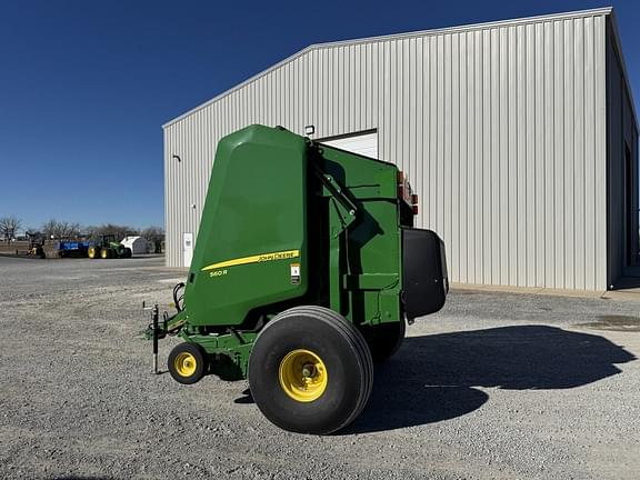 Image of John Deere 560R equipment image 1