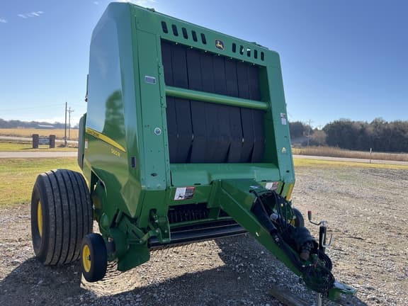 Image of John Deere 560R equipment image 1