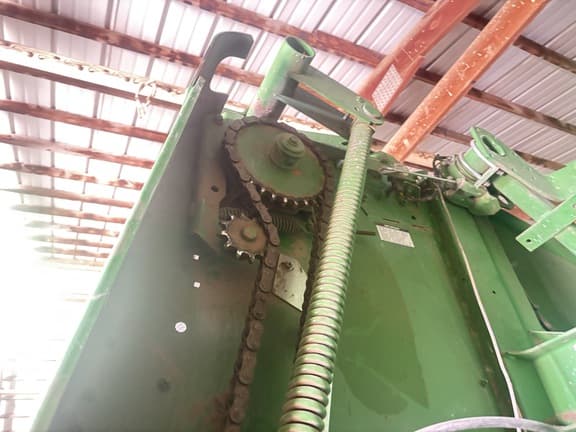 Image of John Deere 560R equipment image 4