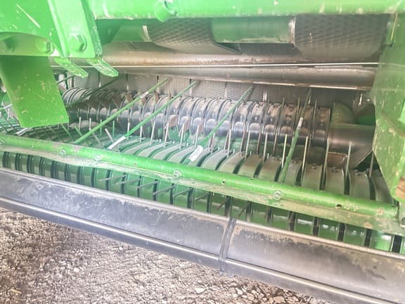 Image of John Deere 560R equipment image 1