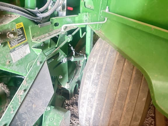 Image of John Deere 560R equipment image 3