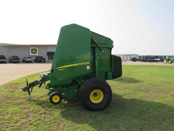 Image of John Deere 560R equipment image 1