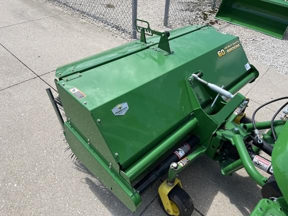 Image of John Deere 60 Heavy Duty Broom equipment image 3