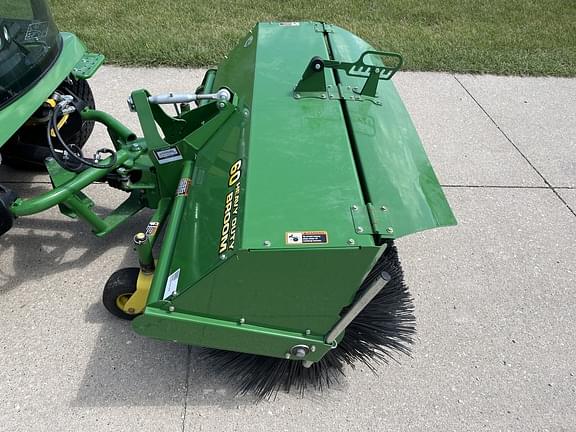 Image of John Deere 60 Heavy Duty Broom equipment image 4