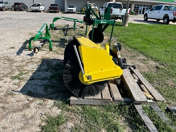 Image of John Deere 60 Heavy Duty Broom equipment image 1