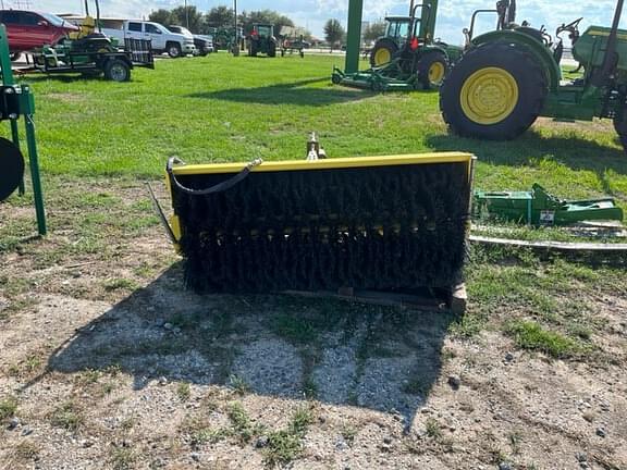 Image of John Deere 60 Heavy Duty Broom equipment image 2