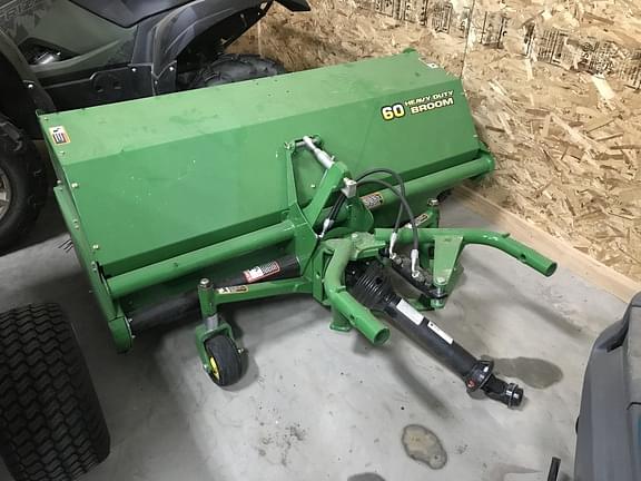 Image of John Deere 60 Heavy Duty Broom Image 0