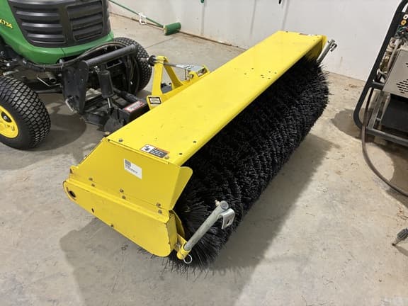 Image of John Deere 60 Heavy Duty Broom equipment image 1