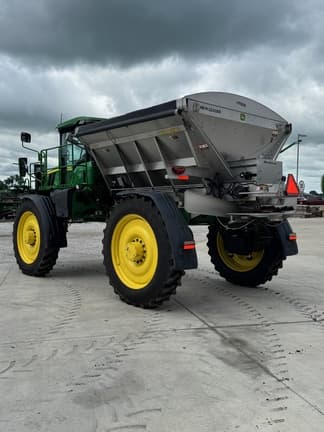 Image of John Deere 600R equipment image 3