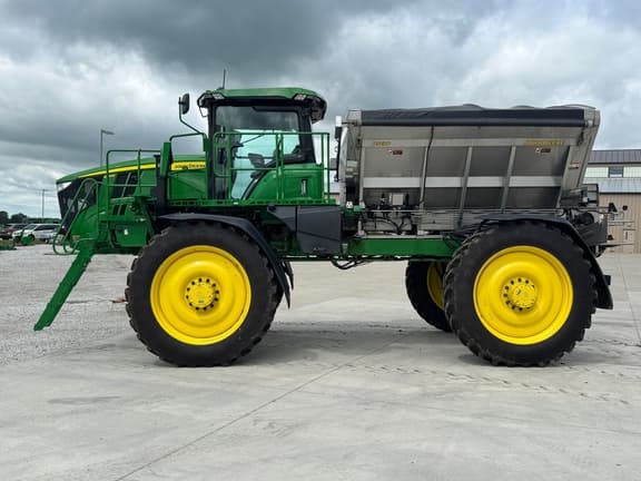 Image of John Deere 600R equipment image 2