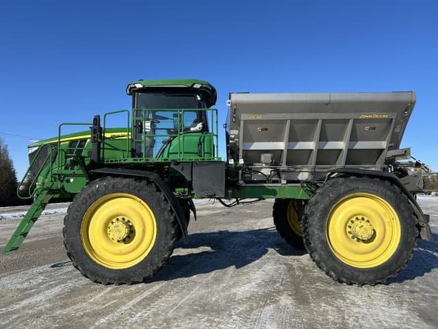 Image of John Deere 600R equipment image 2