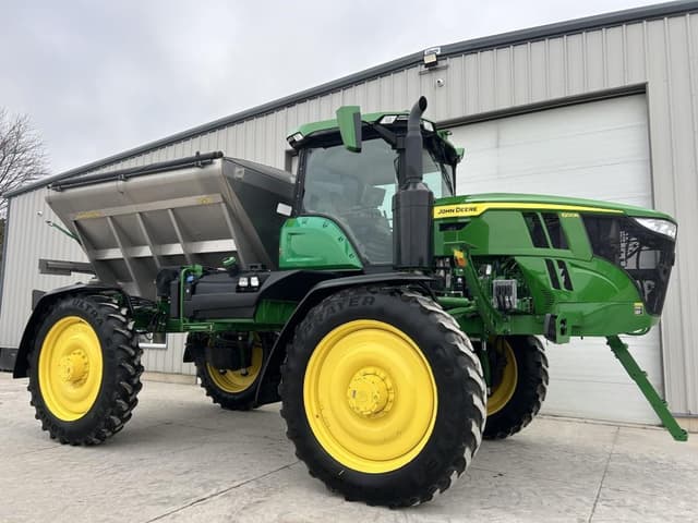 Image of John Deere 600R equipment image 1