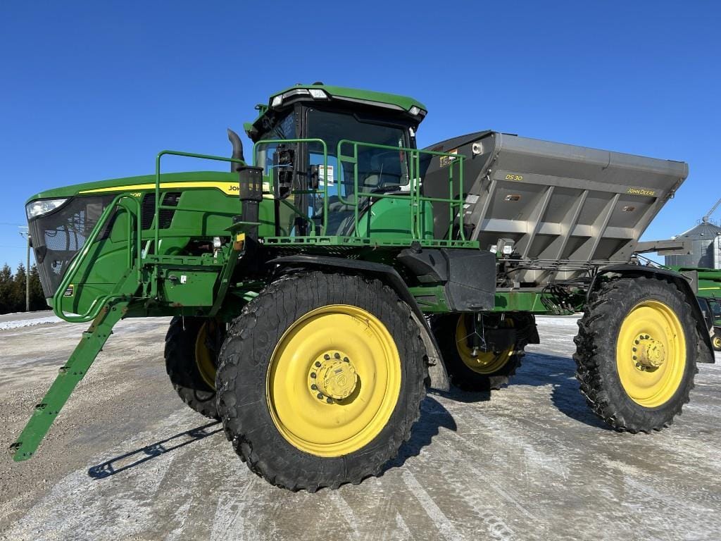 2022 John Deere 600R Equipment Image0