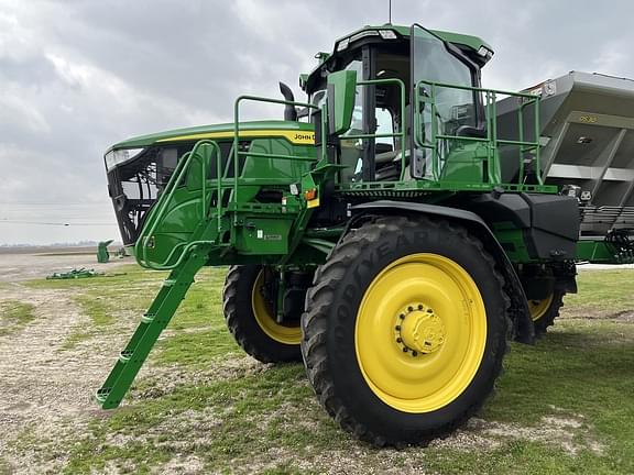 Image of John Deere 600R equipment image 1