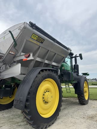 Image of John Deere 600R equipment image 4