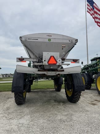 Image of John Deere 600R equipment image 4