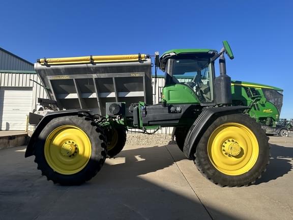 Image of John Deere 600R equipment image 4