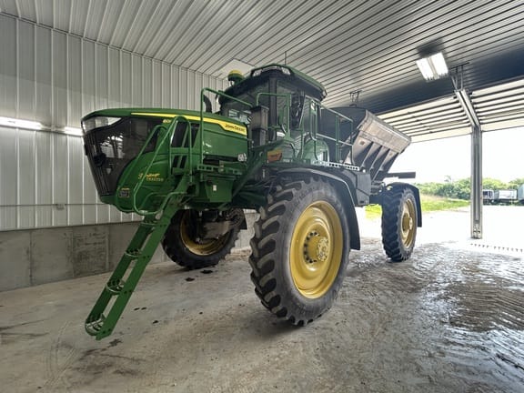 2022 John Deere 600R Equipment Image0