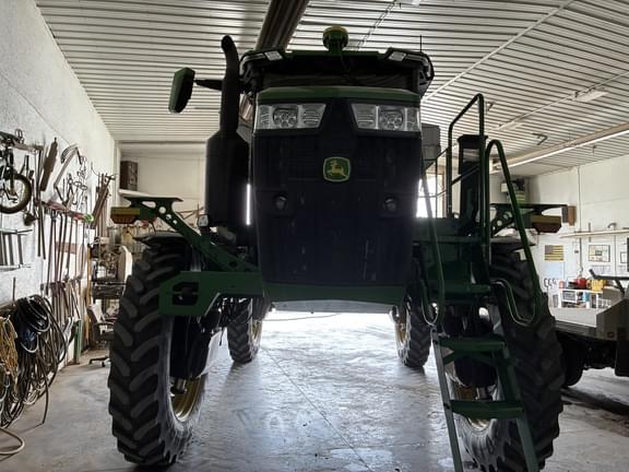 Image of John Deere 600R equipment image 1