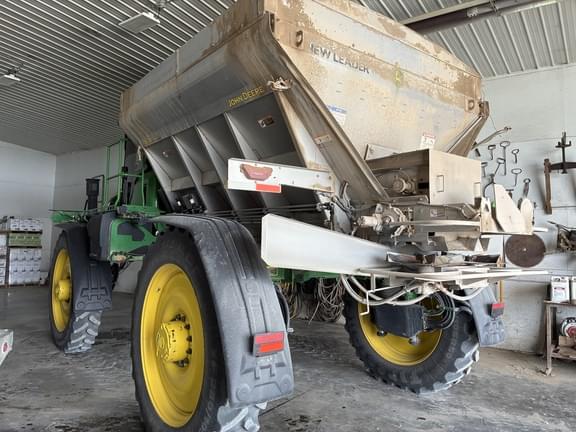 Image of John Deere 600R equipment image 3