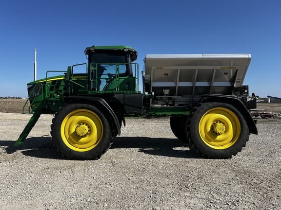 Image of John Deere 600R equipment image 1