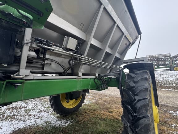 Image of John Deere 600R equipment image 2