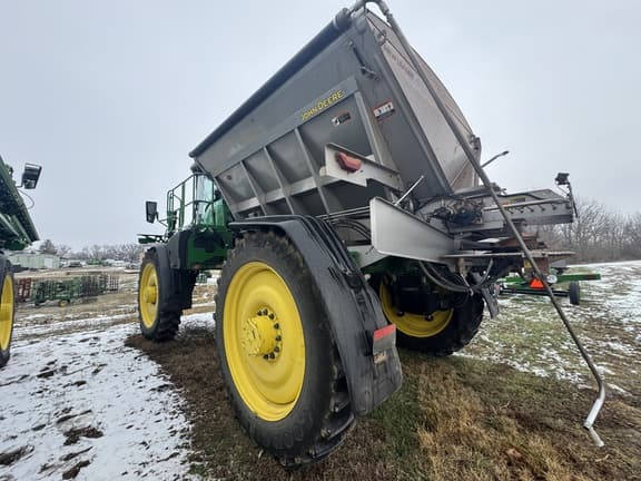 Image of John Deere 600R equipment image 1