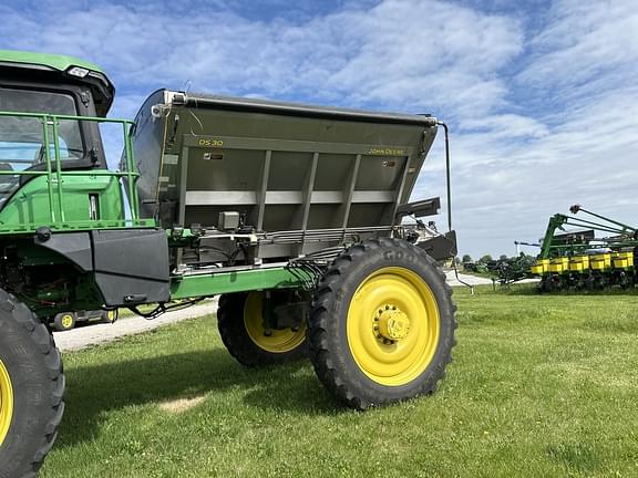 Image of John Deere 600R equipment image 3