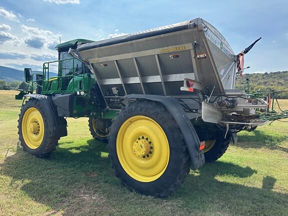 Image of John Deere 600R equipment image 2