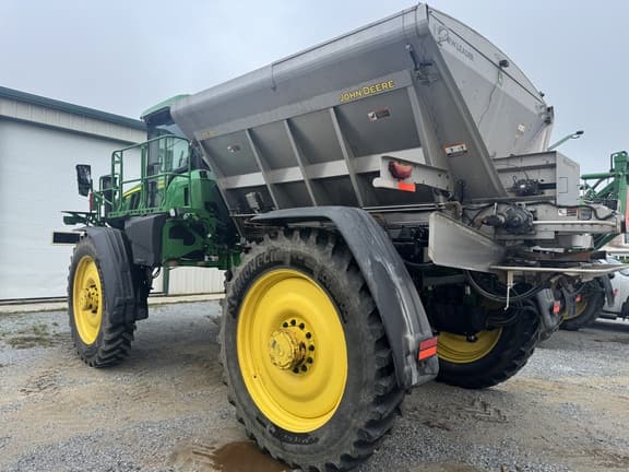 Image of John Deere 600R equipment image 1