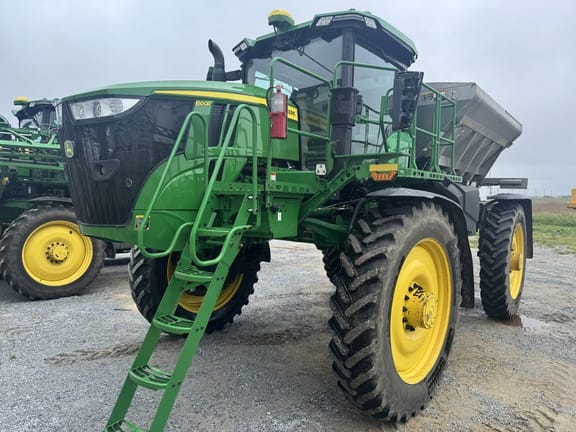 2022 John Deere 600R Equipment Image0