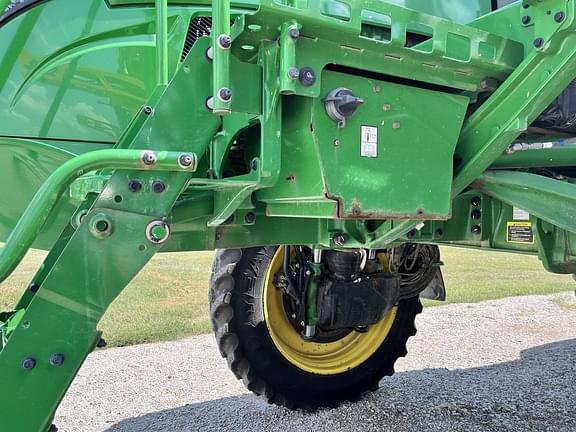 Image of John Deere 600R equipment image 4