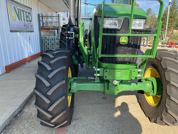 Image of John Deere 6105E equipment image 4