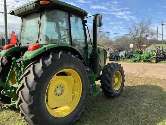 Image of John Deere 6105E equipment image 1