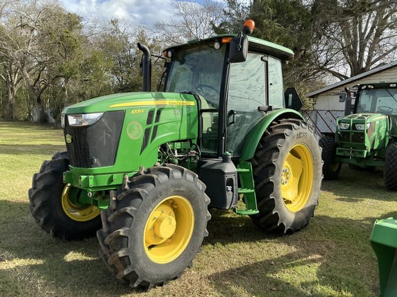 2022 John Deere 6105E Equipment Image0