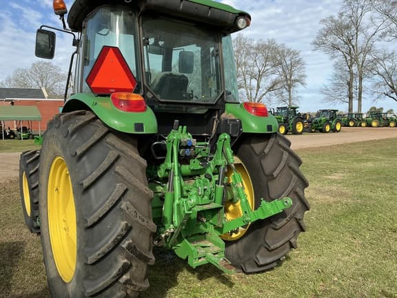 Image of John Deere 6105E equipment image 3