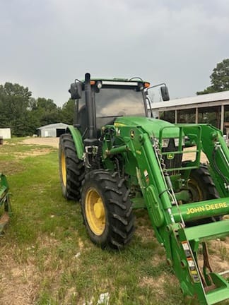 2022 John Deere 6105E Equipment Image0