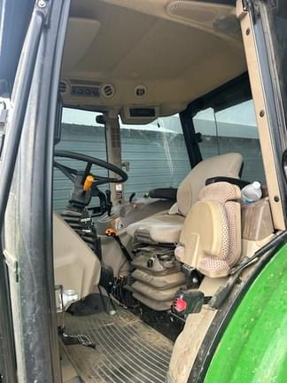 Image of John Deere 6105E equipment image 3