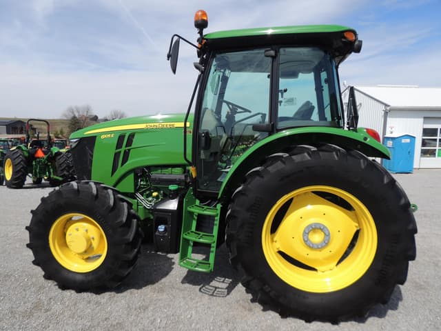 Image of John Deere 6105E equipment image 1